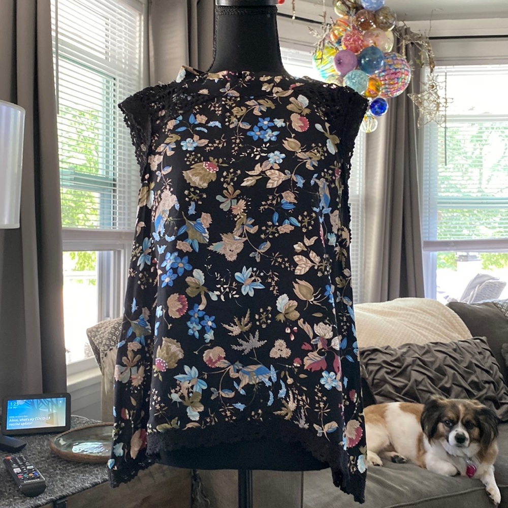 Fab’ Rik size medium love the shirt clips open in the back